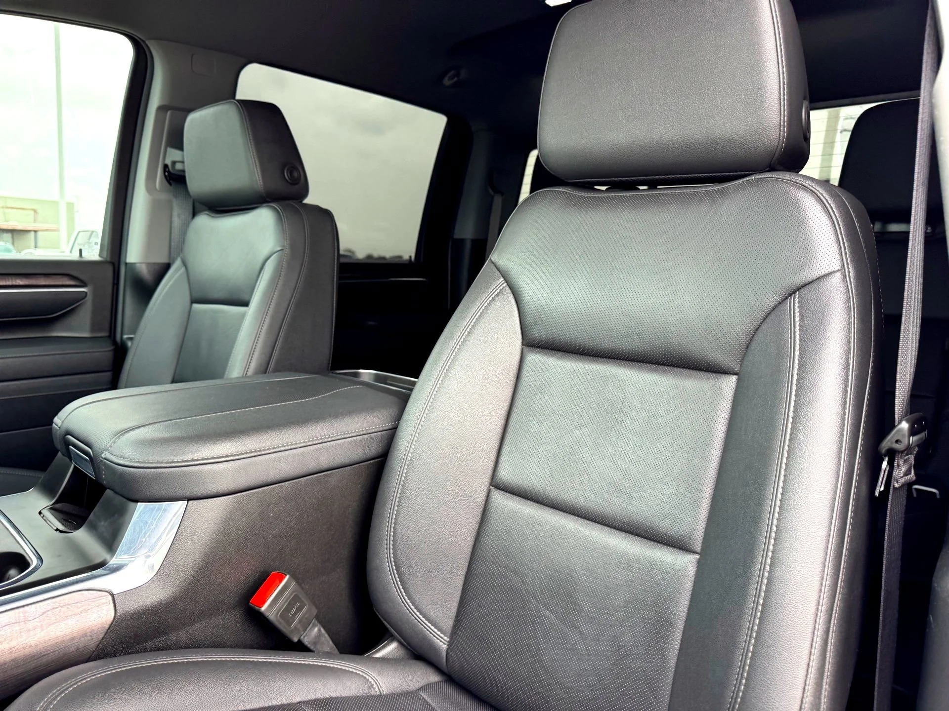 Used 2025 Summit White Chevrolet LTZ image 13