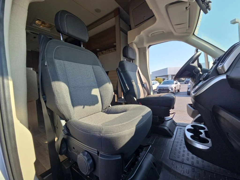Used 2016 Silver Ram Winnebago image 18