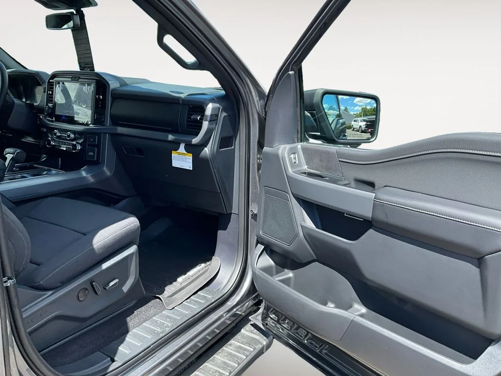 New 2026 Carbonized Gray Metallic Ford XLT image 9