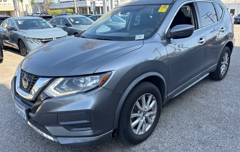 2020 Nissan Rogue SV FWD's photo