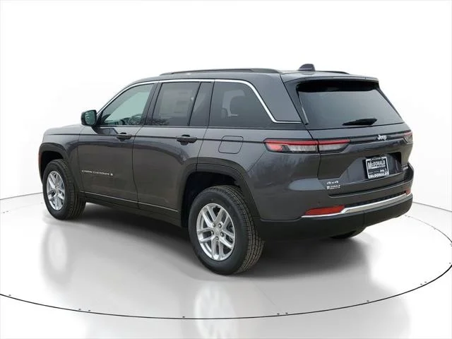 New 2026 Baltic Gray Metallic Clear-Coat Exterior Paint Jeep Laredo X image 4