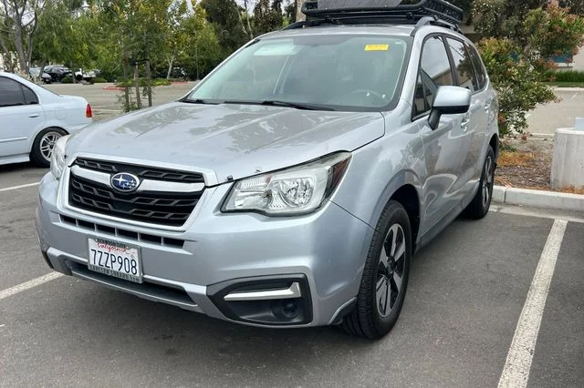Used 2018 Silver Subaru 2.5i Premium image 2