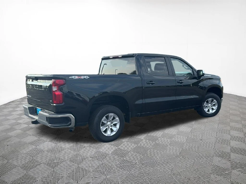 Used 2026 Black Chevrolet LT image 9