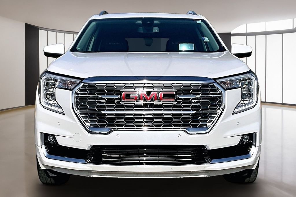 Used 2024 White GMC Denali image 3