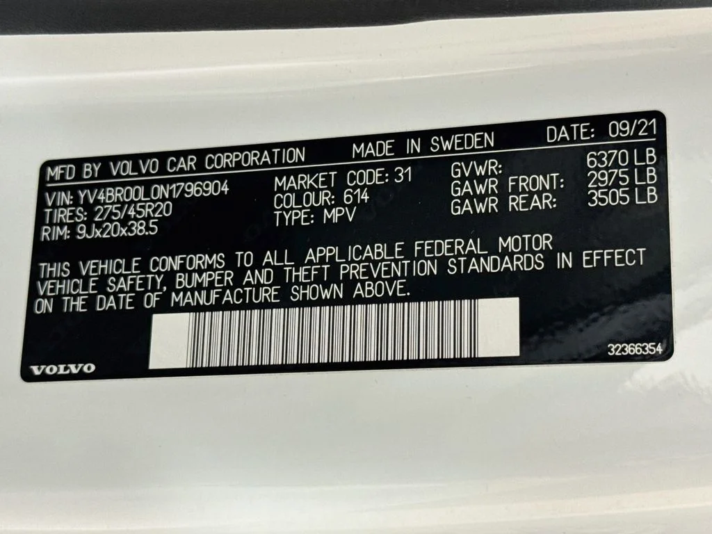 Used 2022 White Volvo T8 Inscription 6 Passenger image 44