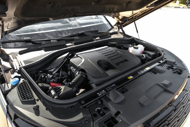 New 2027 Charente Grey Land Rover SE image 56