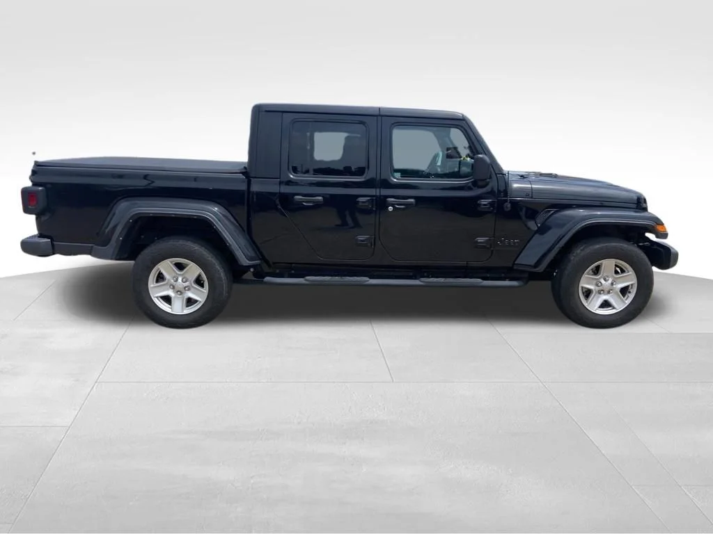 Used 2022 Black Jeep Sport image 10