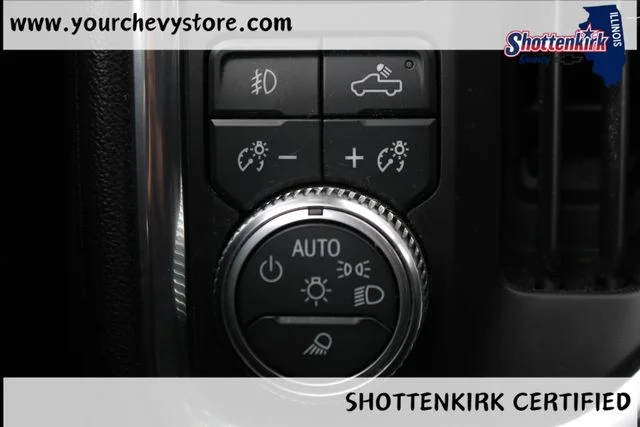 Used 2021 White GMC SLT image 29