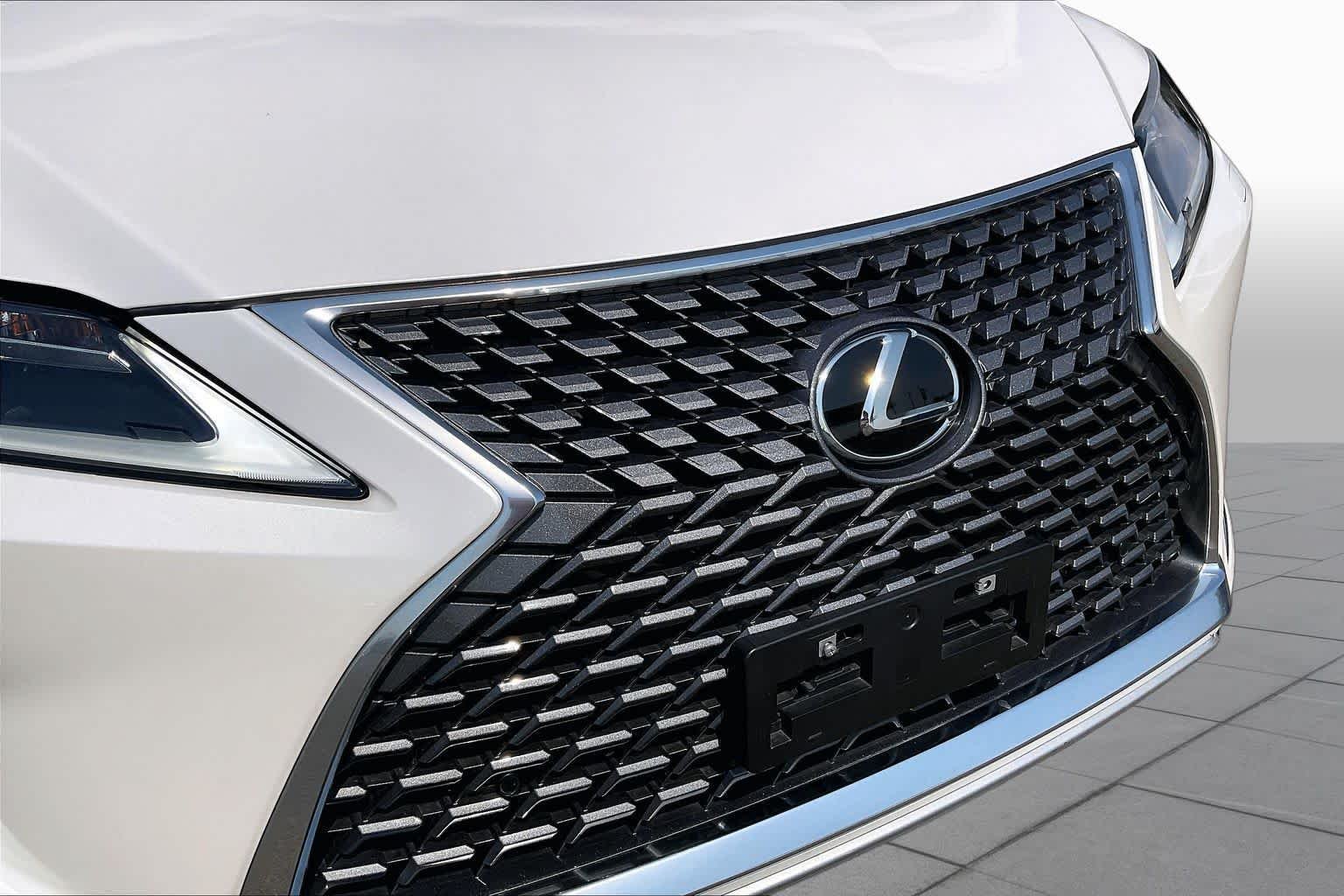 Used 2022 Eminent White Pearl Lexus  image 28