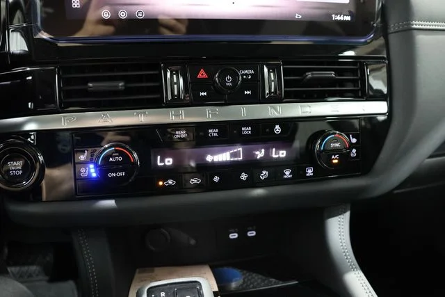 New 2026 Everest White Pearl TriCoat Nissan Platinum image 22