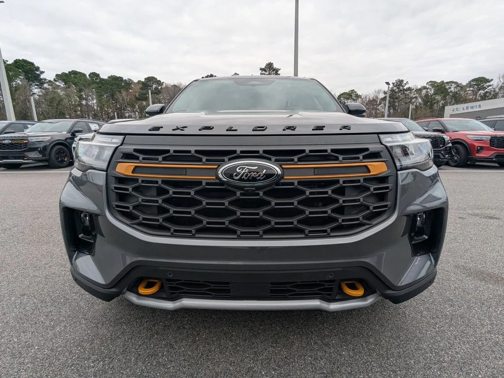 New 2026 Carbonized Gray Metallic Ford Tremor image 9