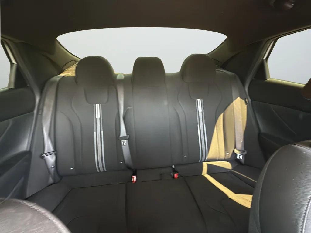 Used 2025 White Hyundai SEL Sport image 27