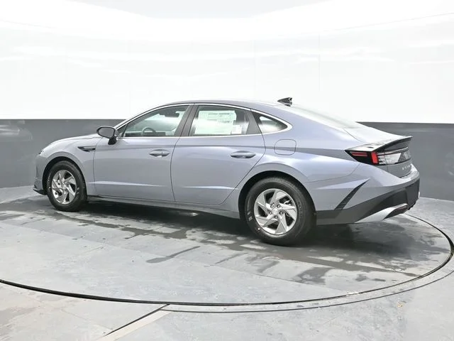 New 2026 Blue Hyundai SE image 3