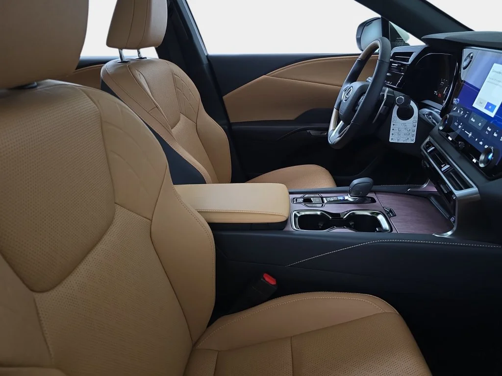 New 2026 Eminent White Pearl Lexus PREMIUM PLUS image 9