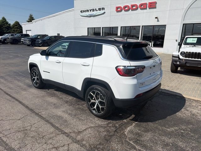 Used 2024 White/off-white Jeep Limited image 4