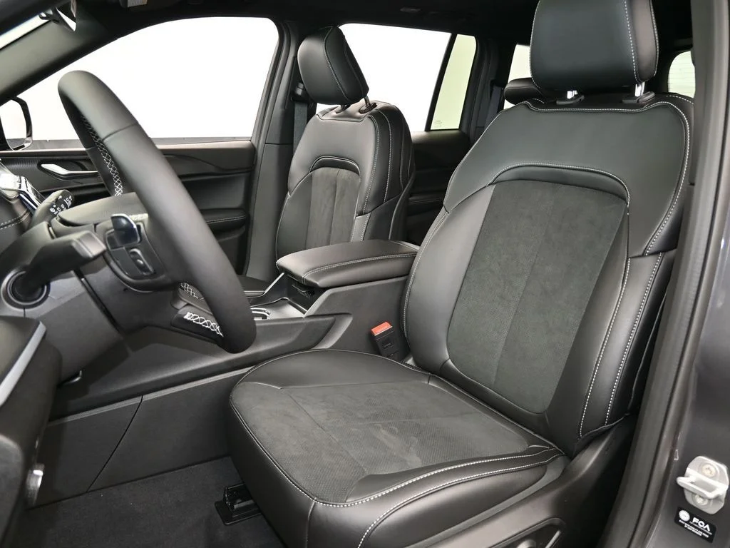 New 2025 Baltic Gray Metallic Clear-Coat Exterior Paint Jeep Altitude X image 10