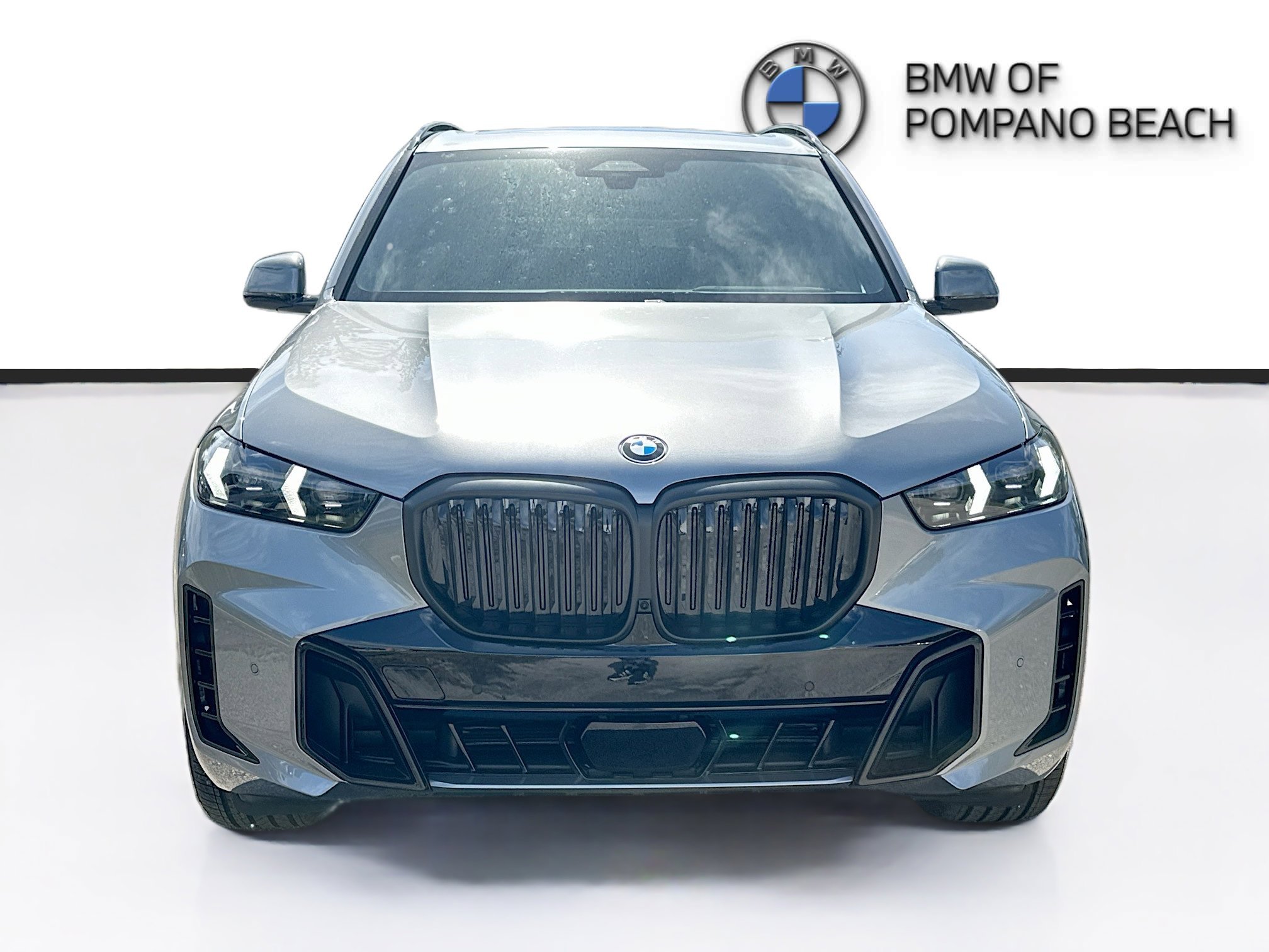 New 2026 Skyscraper Grey Metallic BMW sDrive40i image 2