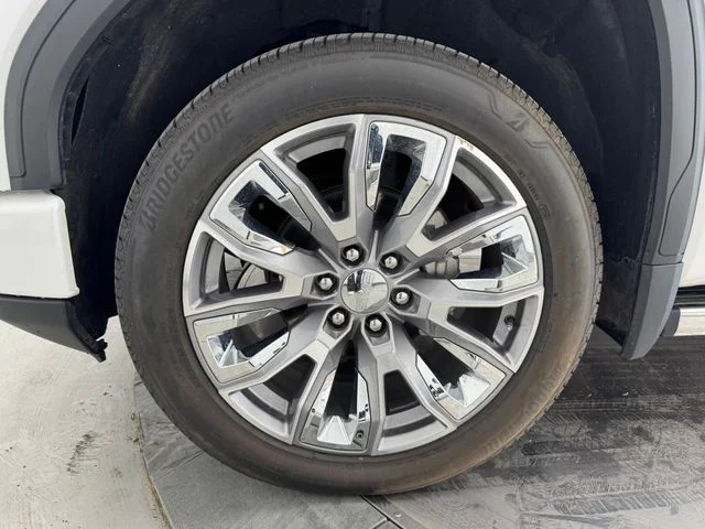 Used 2025 White Frost Tricoat GMC Denali image 9