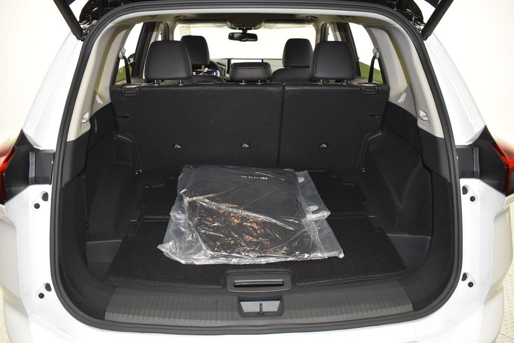 New 2026 Everest White Pearl TriCoat / Super Black Two-tone Nissan Platinum image 40