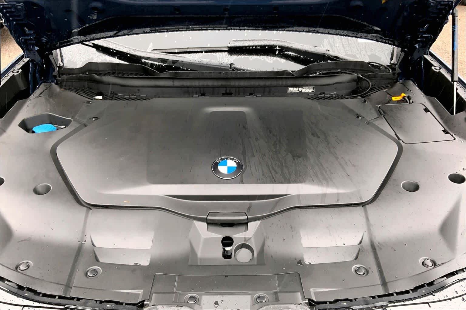 New 2027 Ocean Wave Blue Metallic BMW 50 xDrive image 16