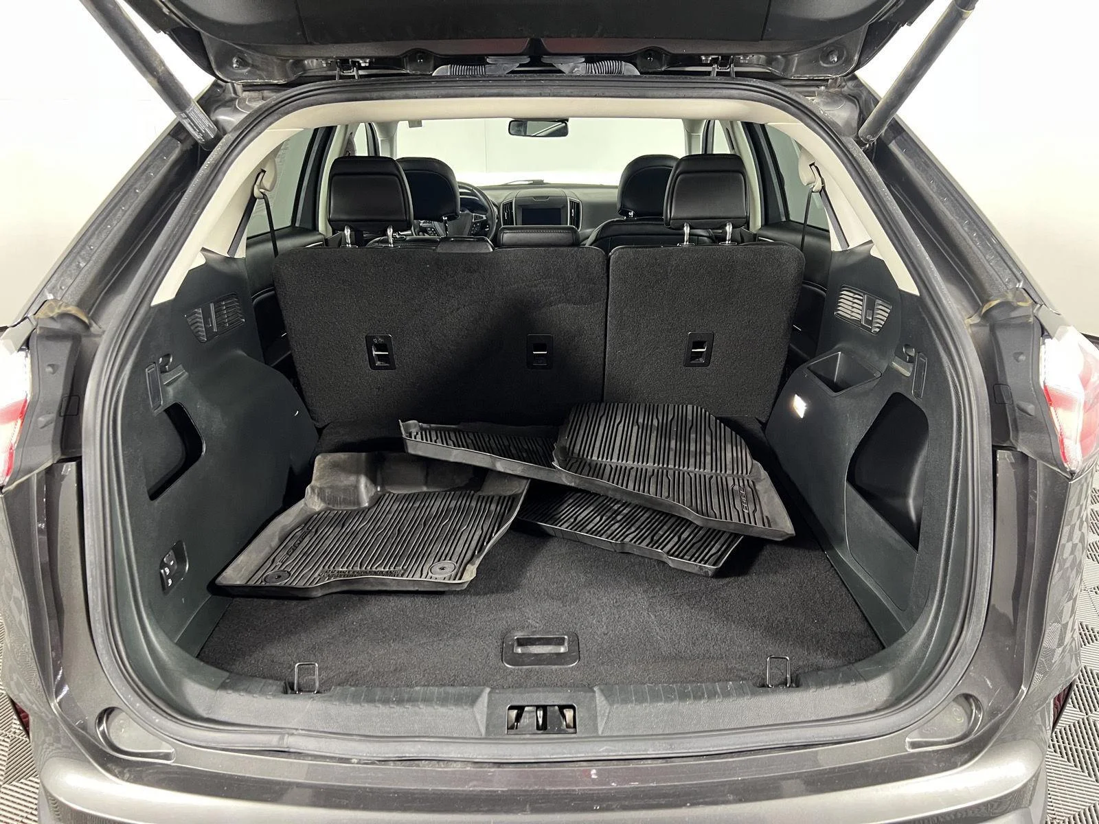 Used 2019 Magnetic Ford SEL image 12