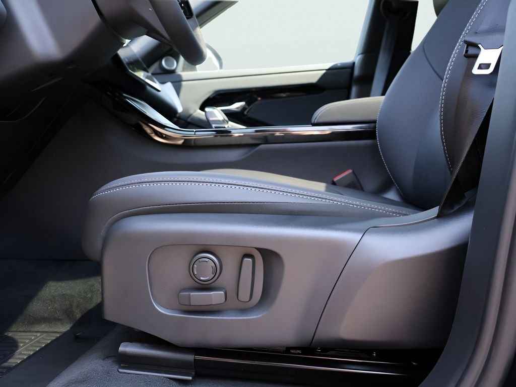 New 2026 Carpathian Grey Land Rover Hoxton Edition image 36