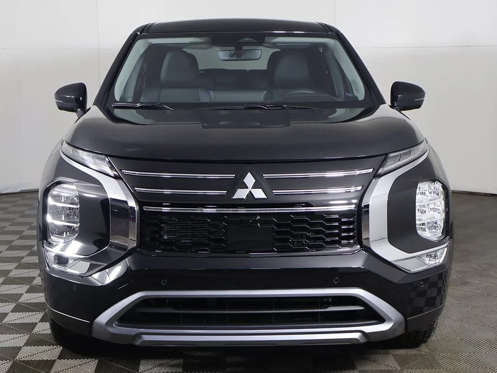New 2026 Black Mitsubishi SE image 11