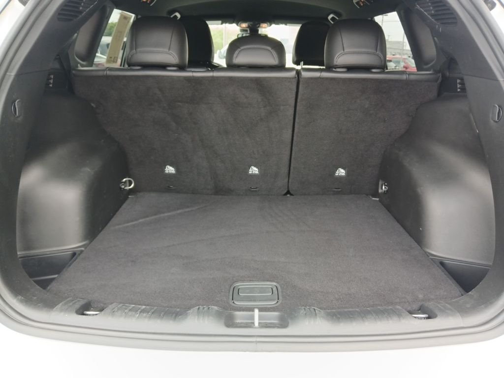 Used 2026 White Jeep Latitude image 19