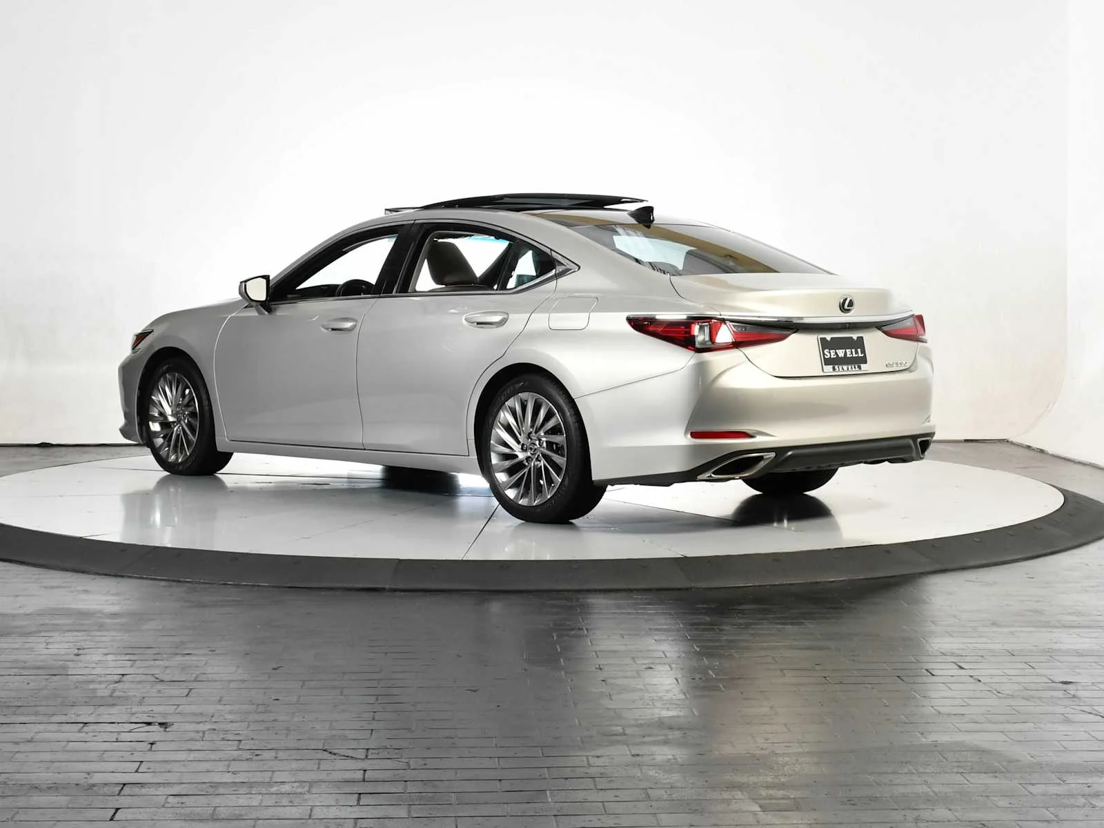 Used 2019 Moonbeam Beige Metallic Lexus Ultra Luxury image 4