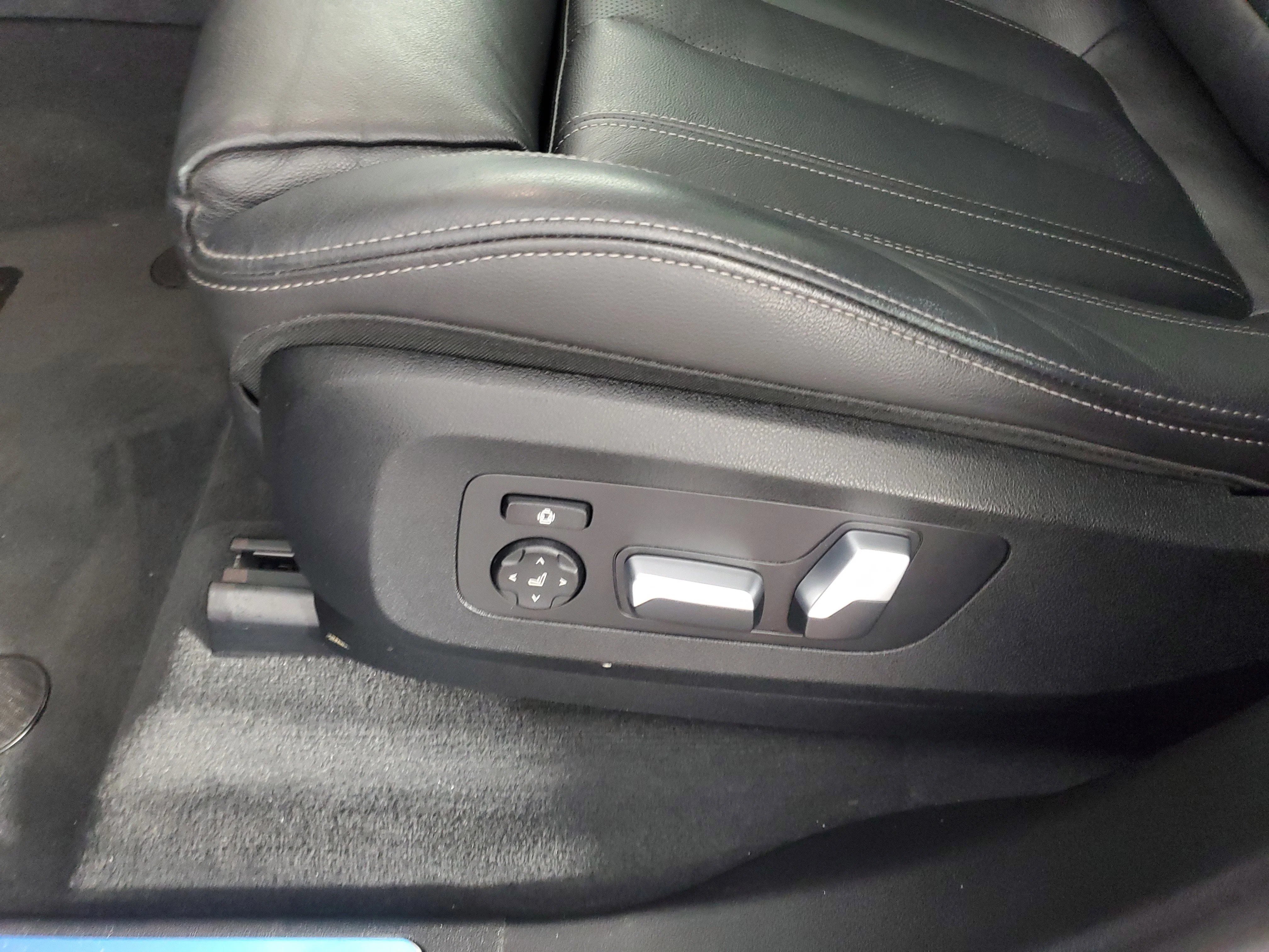 Used 2019 Arctic Gray Metallic BMW xDrive40i image 32
