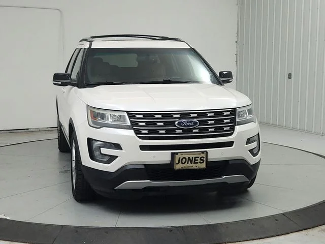 Used 2017 White Ford XLT image 2