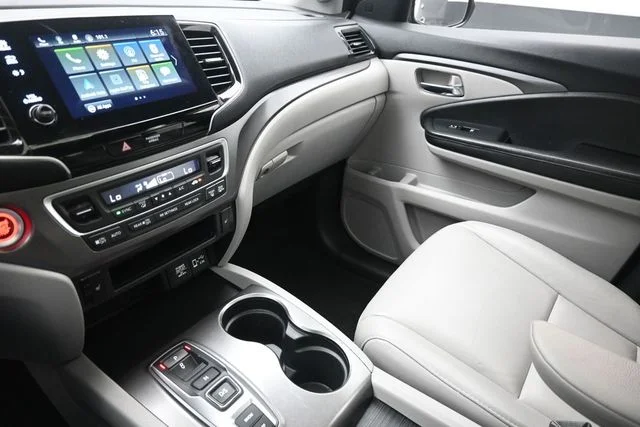 Used 2021 Silver Honda EX-L image 31