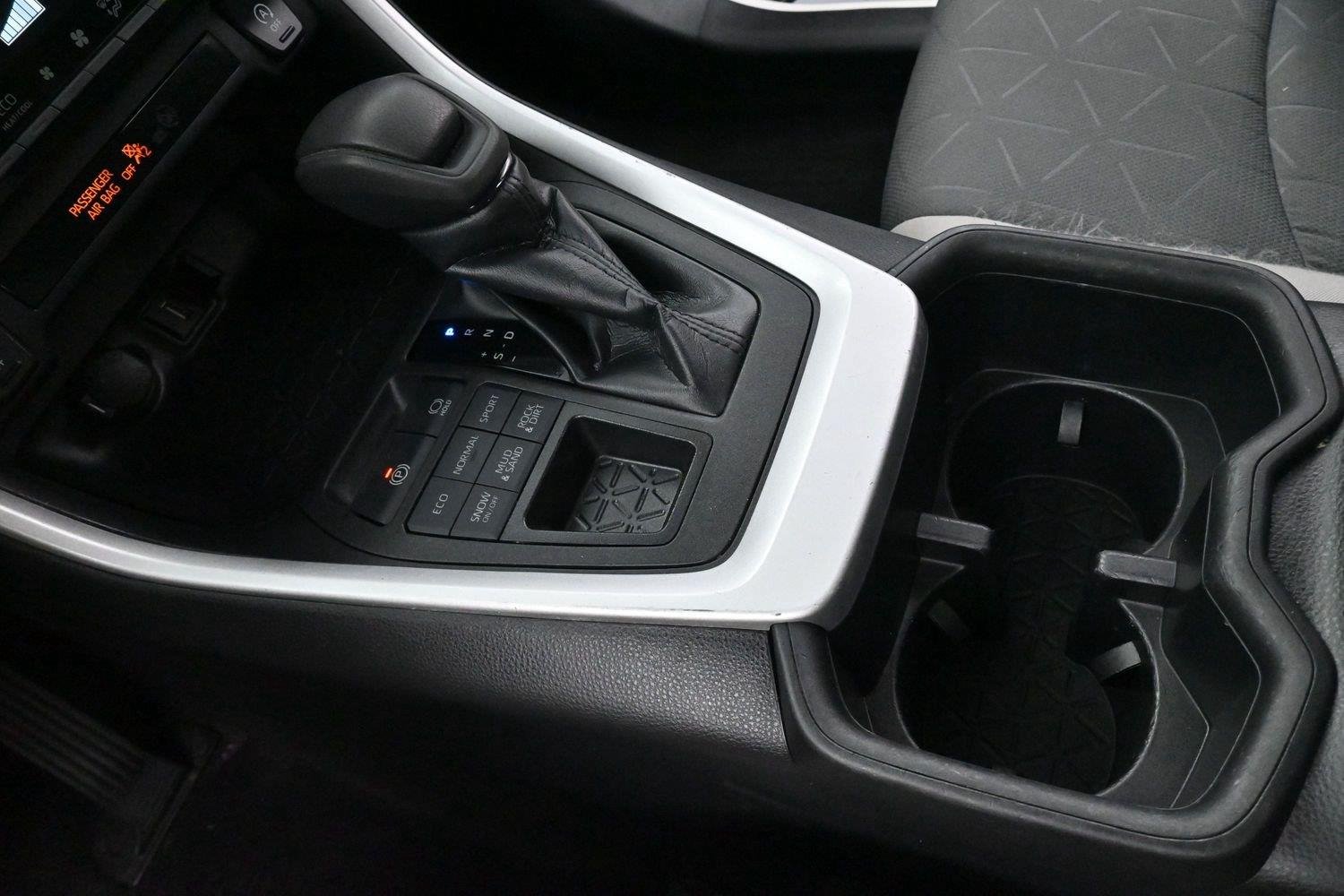 Used 2022 White Toyota XLE image 25