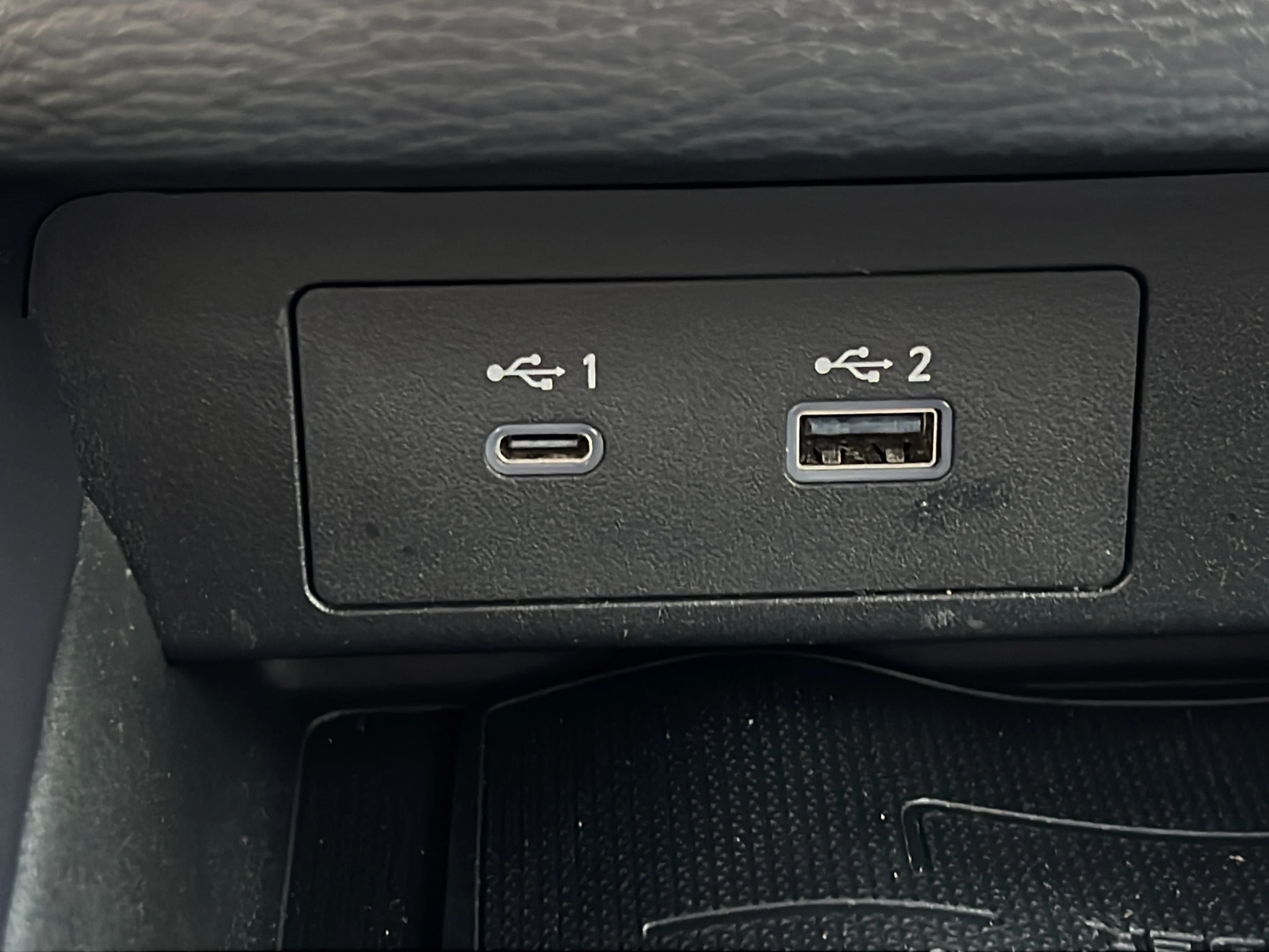 Used 2023 Red Mitsubishi SE Special Edition image 16