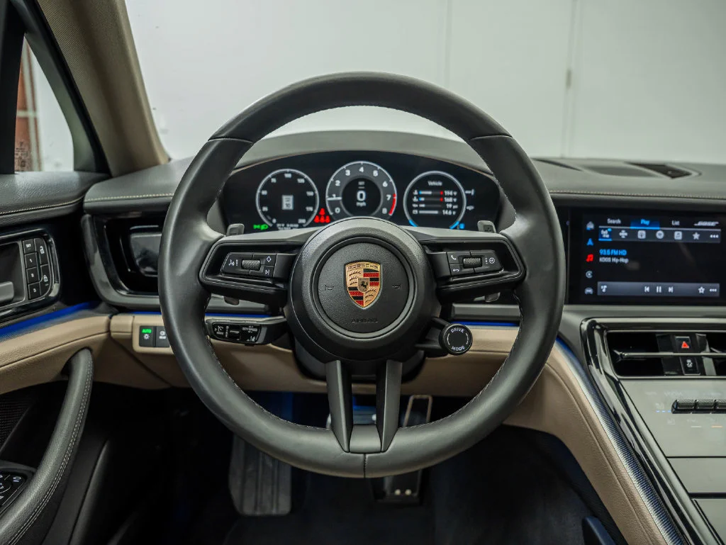 Used 2025 Gentian Blue Metallic Porsche  image 28