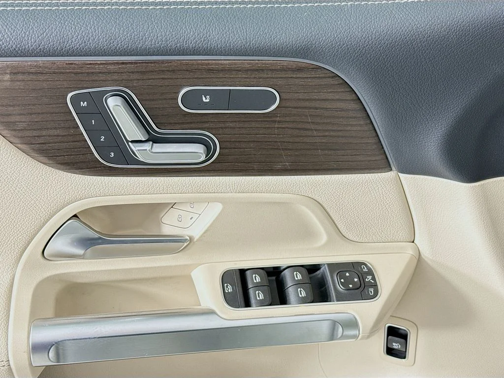 New 2026 Polar White Mercedes-Benz GLB 250 image 18