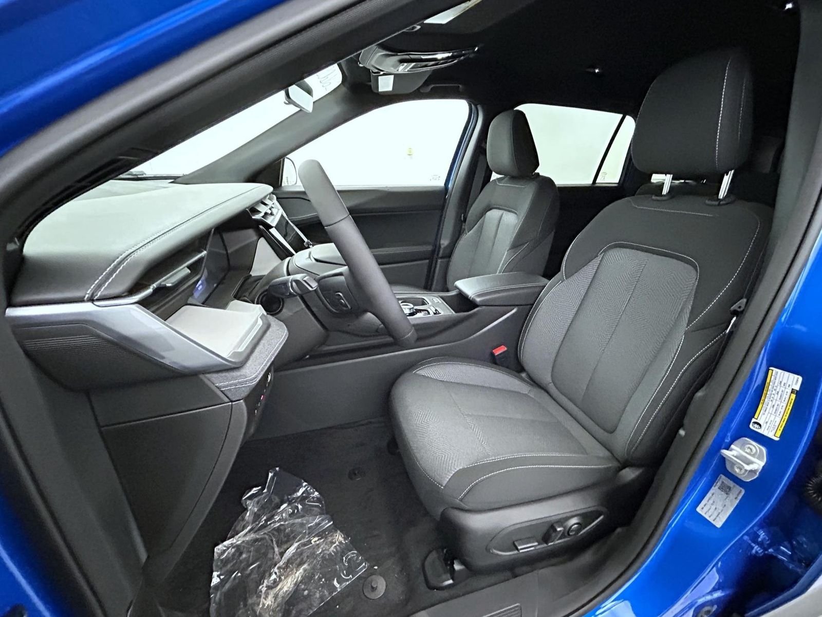 New 2026 Hydro Blue Pearl-Coat Exterior Paint Jeep Laredo image 10