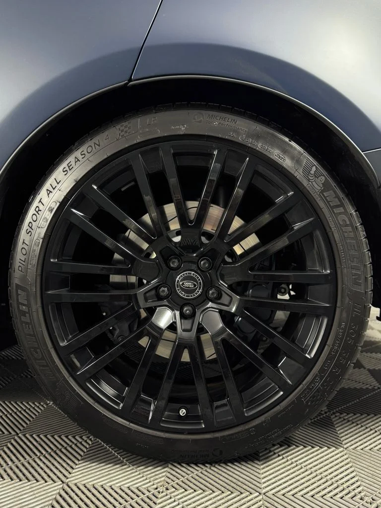 Used 2025 Velocity Blue SV Bespoke Ultra Metallic Satin Land Rover SV Edition Two image 43