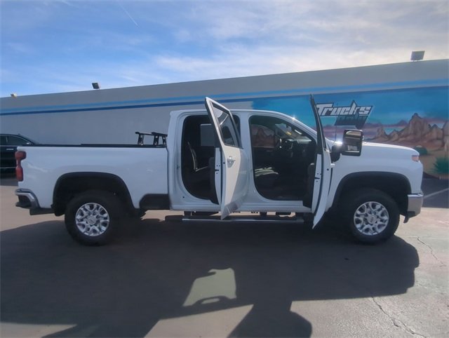 2022 Chevrolet Silverado 2500HD LT photo 2