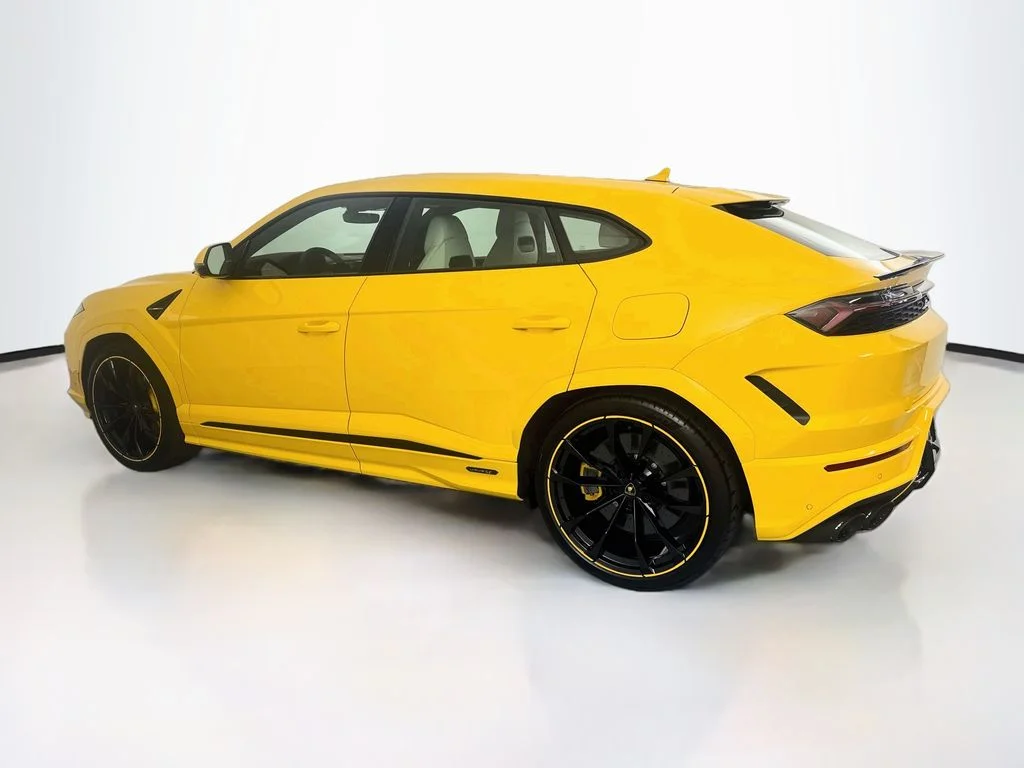 Used 2026 Giallo Auge Metallic Lamborghini SE image 7