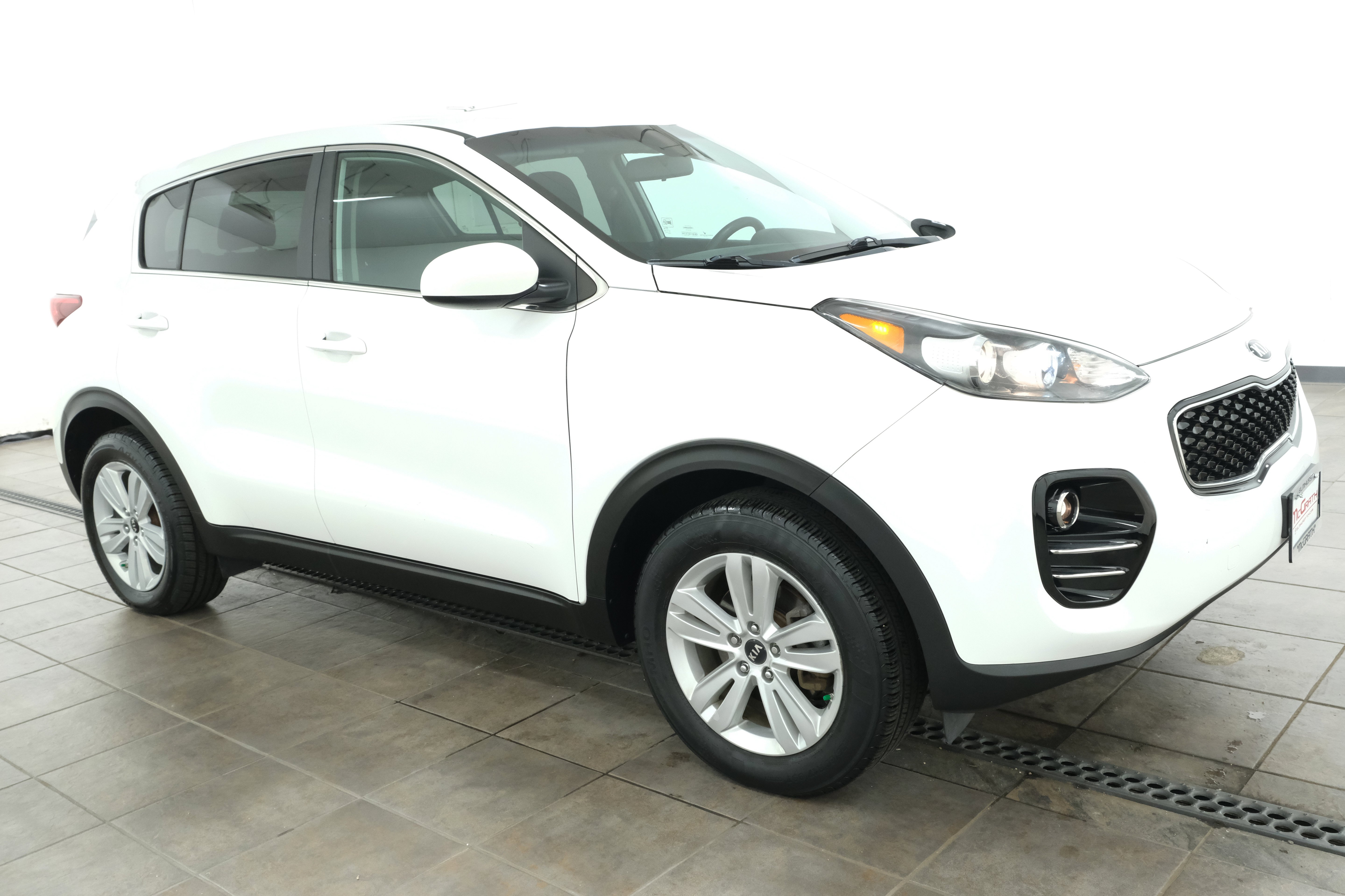 Used 2018 Clear White Kia LX image 7