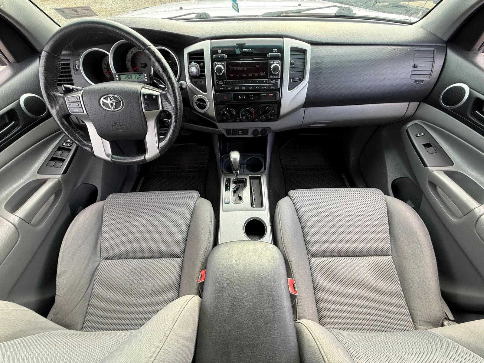 Used 2012 White Toyota Base image 17