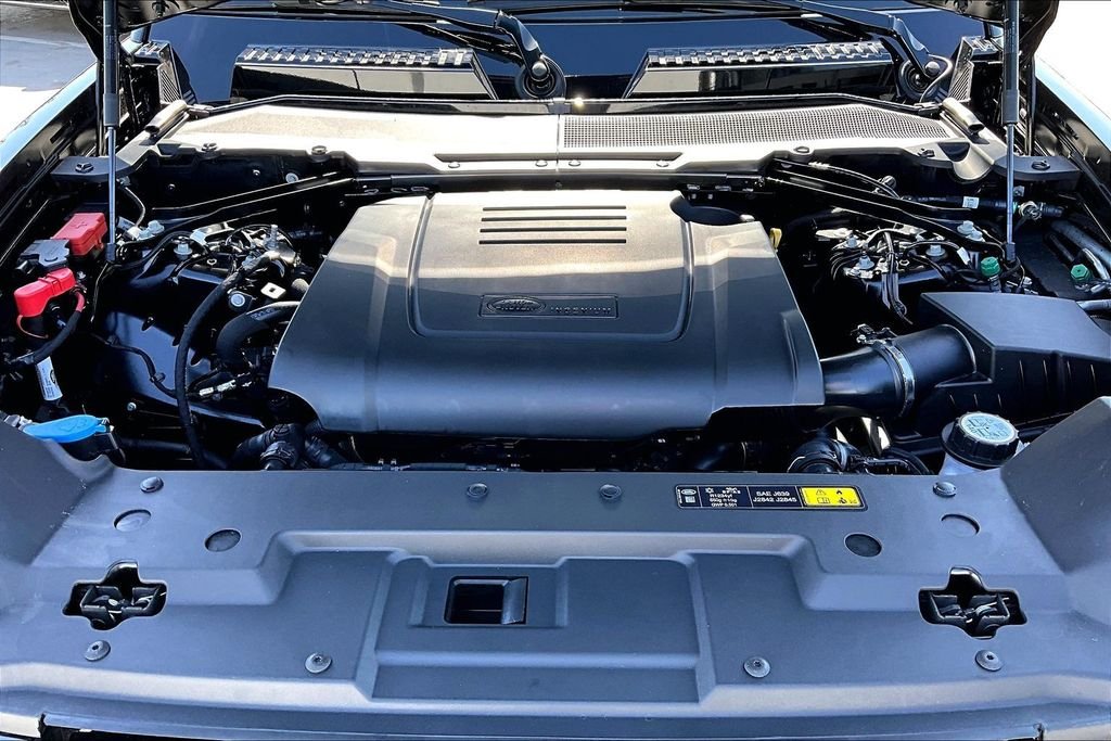 New 2026 SANTORINI BLACK Land Rover S image 12