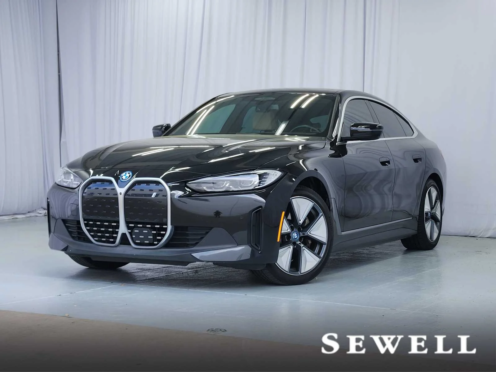 2023 BMW i4 eDrive35's photo