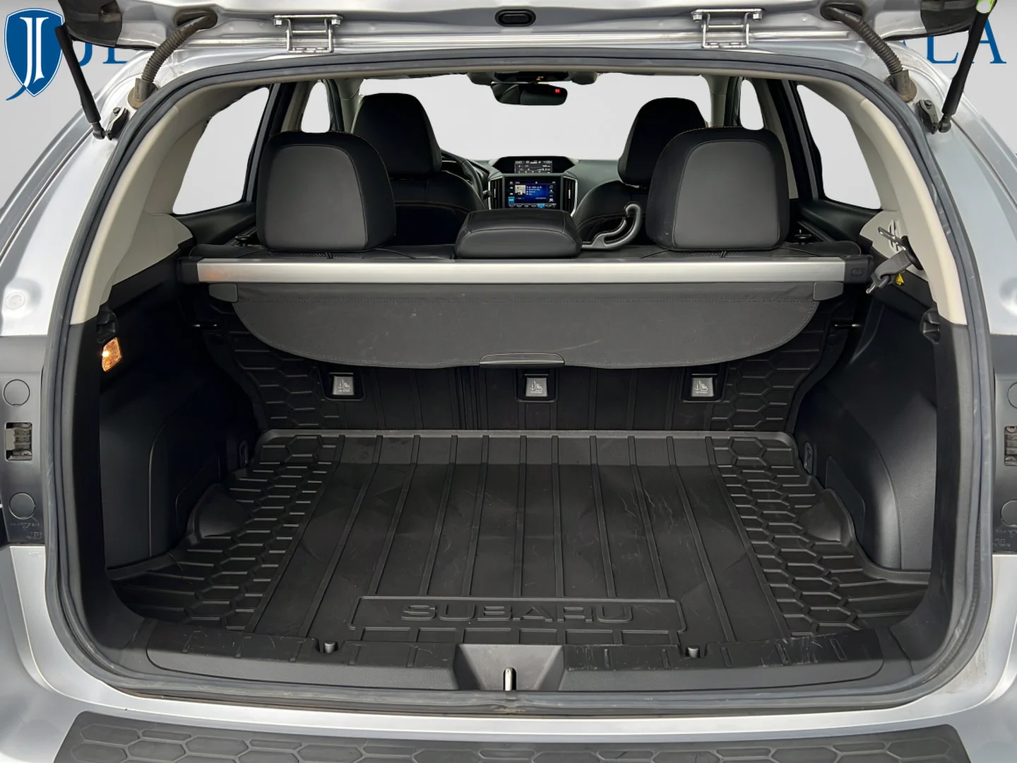 Used 2019 Ice Silver Metallic Subaru Limited image 9