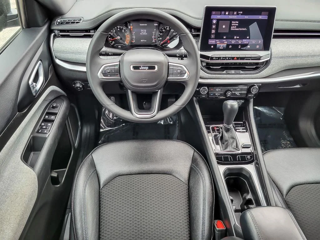 Used 2024 Black Jeep Latitude image 10