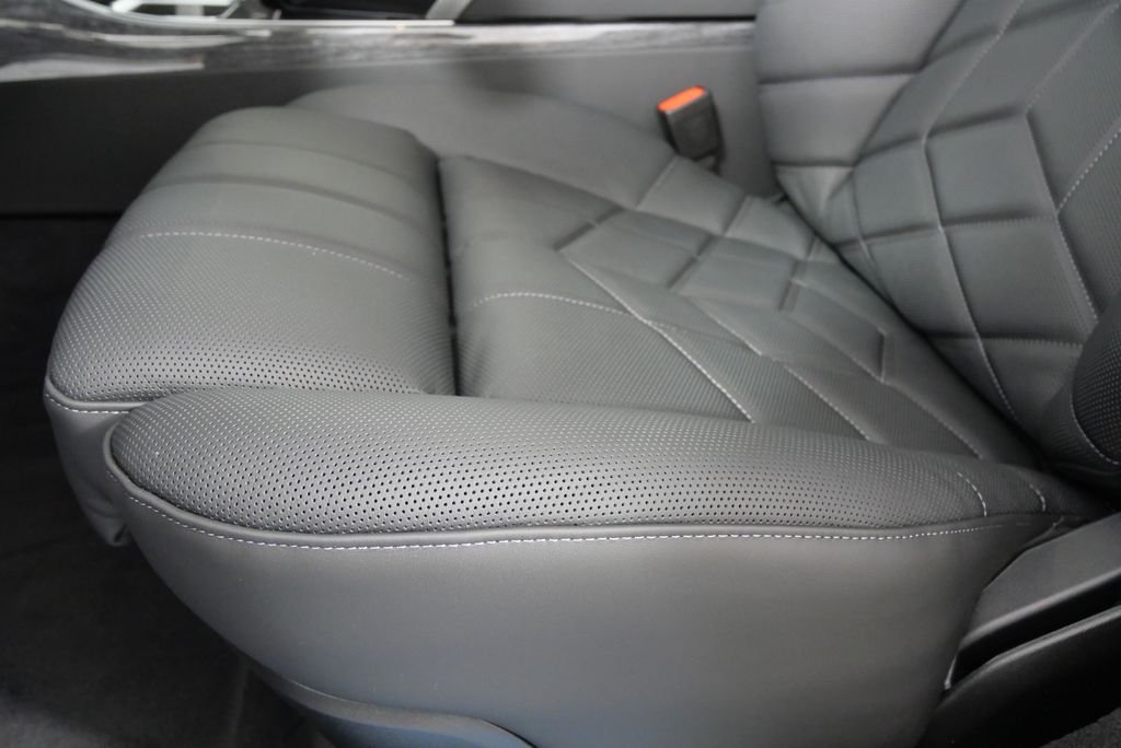 2025 BMW i7 50 - Photo 9