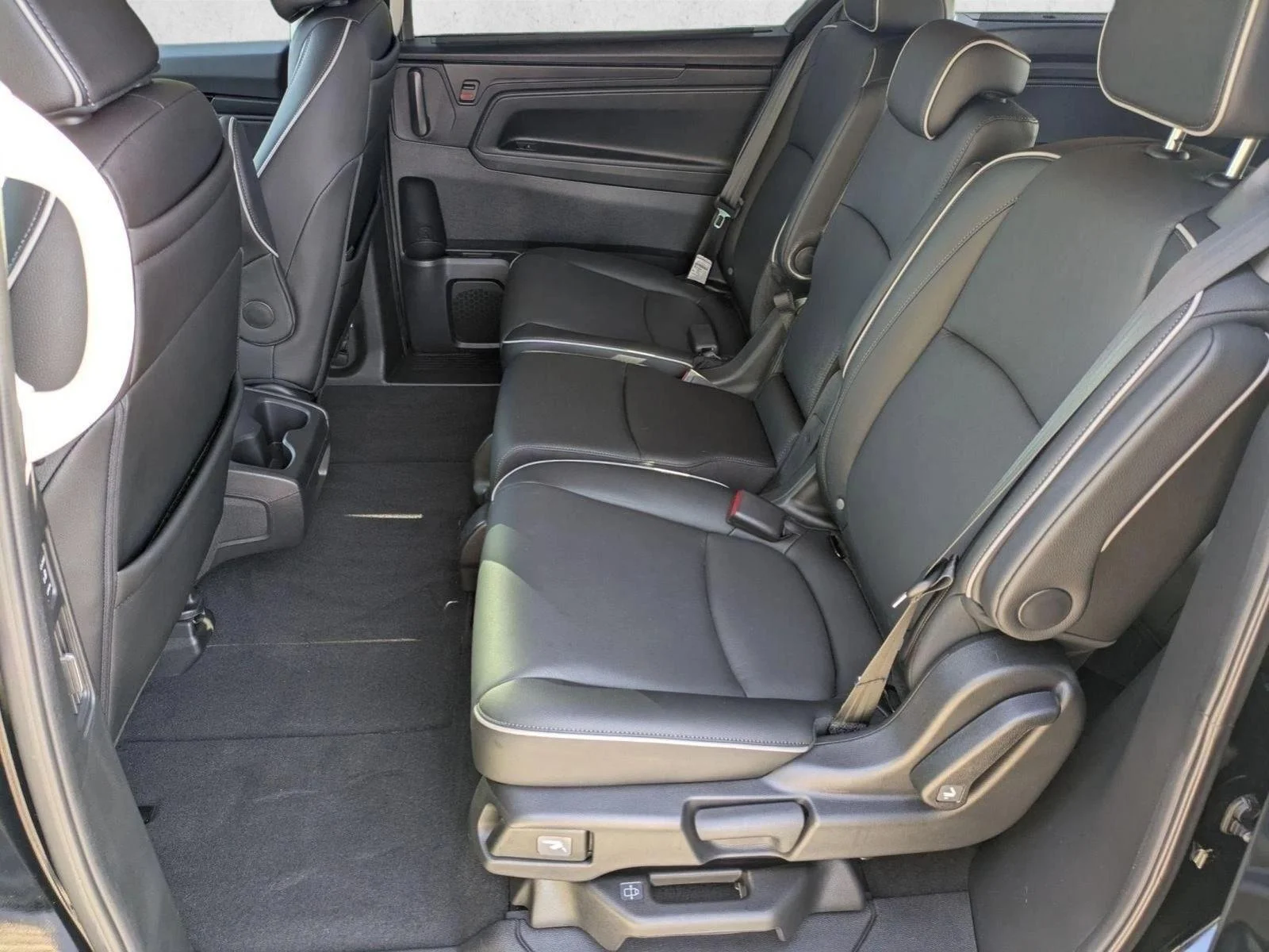 Used 2025 Crystal Black Pear Honda Touring image 20
