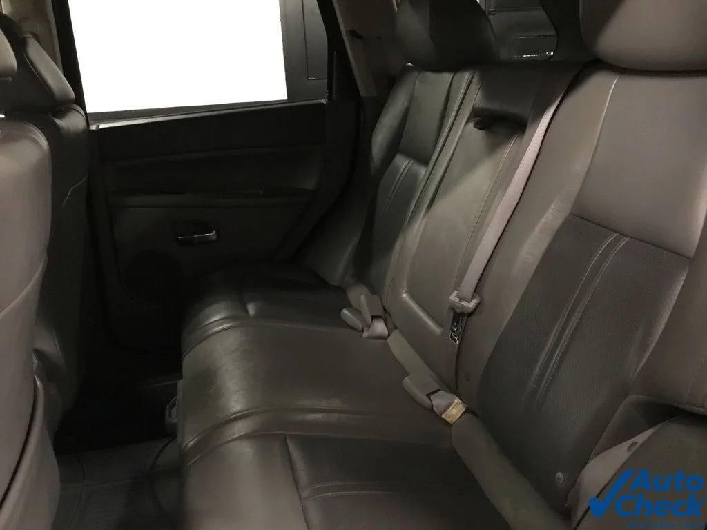 Used 2005 Red Jeep Limited image 26