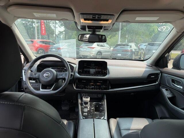Used 2023 Gun Metallic Nissan SL image 8
